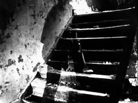 Призрак мальчика на лестнице