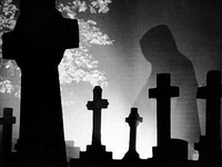 Призрак Черного монаха на кладбище