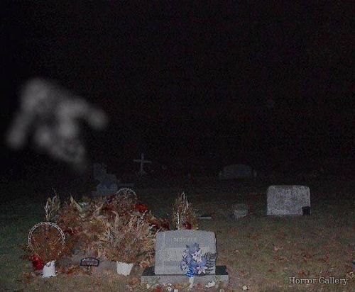 Привидение на кладбище