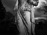 Жуткая кладбищенская скульптура (17)