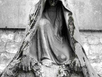 Жуткая кладбищенская скульптура (35)