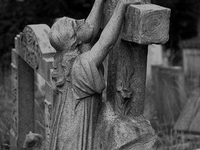 Жуткая кладбищенская скульптура (23)