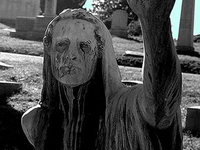 Жуткая кладбищенская скульптура (60)