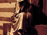 Жуткая кладбищенская скульптура (14)