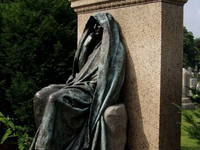 Жуткая кладбищенская скульптура (22)