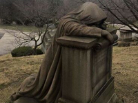 Жуткая кладбищенская скульптура (25)