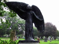 Жуткая кладбищенская скульптура (4)