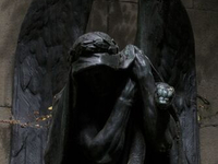 Жуткая кладбищенская скульптура (29)