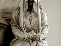 Жуткая кладбищенская скульптура (54)