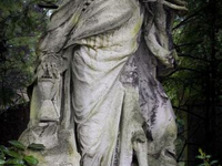 Жуткая кладбищенская скульптура (47)