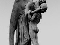 Жуткая кладбищенская скульптура (45)