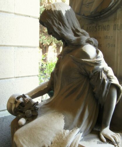 Жуткая кладбищенская скульптура (57)