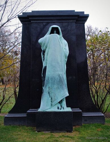 Жуткая кладбищенская скульптура (18)