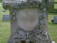 Необычный могильный памятник (257)