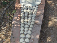 Необычный могильный памятник (128)