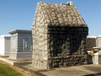 Необычный могильный памятник (184)