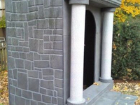 Необычный могильный памятник (209)