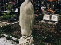 Необычный могильный памятник (139)