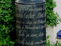 Необычный могильный памятник (125)