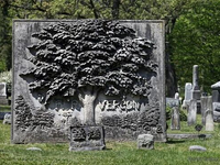 Необычный могильный памятник (183)