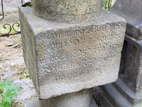 Необычный могильный памятник (221)