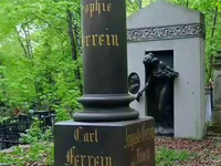 Необычный могильный памятник (144)