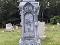 Необычный могильный памятник (154)