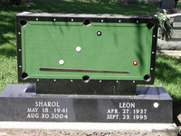 Необычный могильный памятник (253)