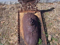 Необычный могильный памятник (162)