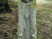 Необычный могильный памятник (172)