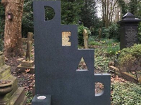 Необычный могильный памятник (187)