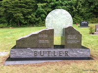 Необычный могильный памятник (127)