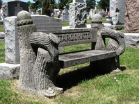 Необычный могильный памятник (118)