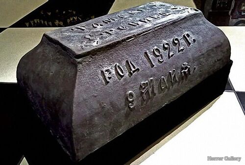 Необычный могильный памятник (148)