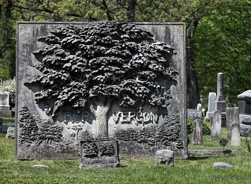 Необычный могильный памятник (183)