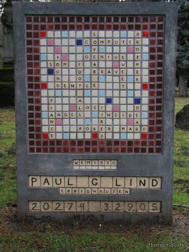 Необычный могильный памятник (239)