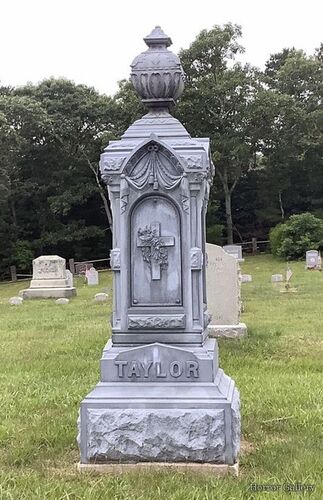 Необычный могильный памятник (154)