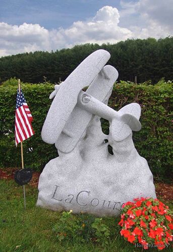 Необычный могильный памятник (223)