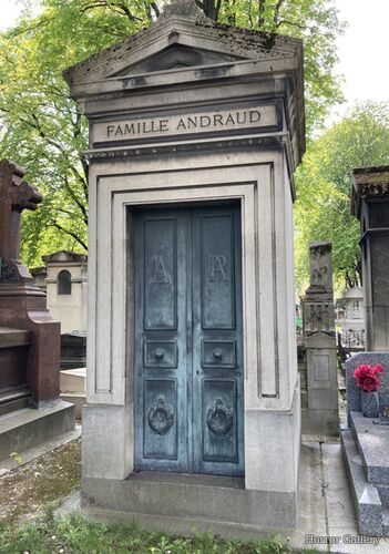 Необычный могильный памятник (134)