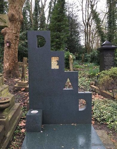 Необычный могильный памятник (187)