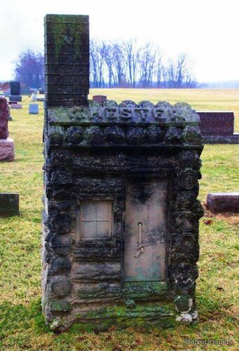 Необычный могильный памятник (197)