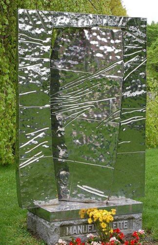 Необычный могильный памятник (236)