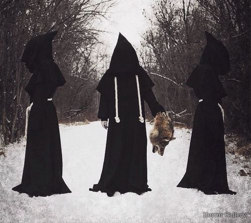 Три ведьмы с головой волка