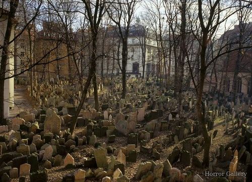 Кладбище, Захоронено более, 100 тысяч, умерших
