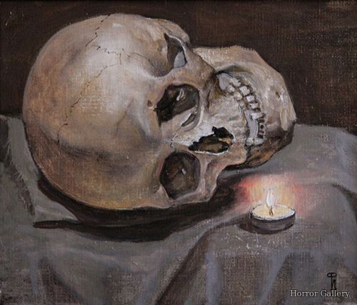 Человеческий череп с горящей свечкой