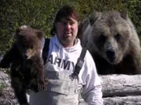 Нападение медведицы на туриста