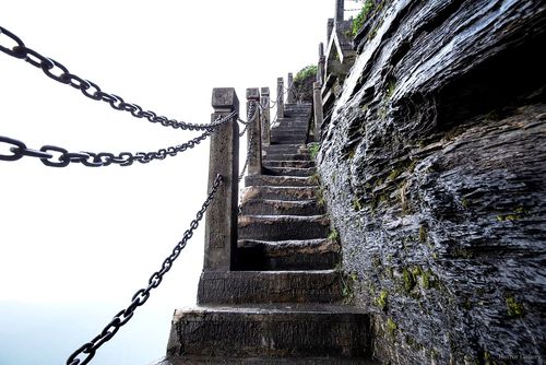Лестница в гору Фаньцзиншань, Гуйчжоу. Китай