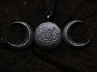 Тройная Луна (подвеска)