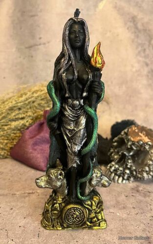 Богиня Геката (свеча)